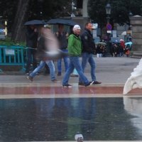 Corriendo.